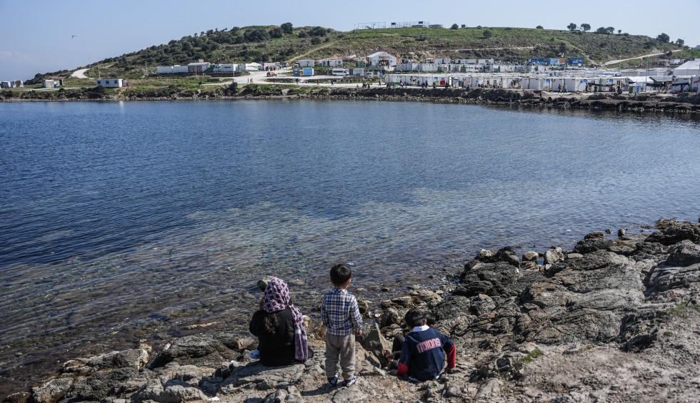 A generic square placeholder image with rounded corners in a figure.