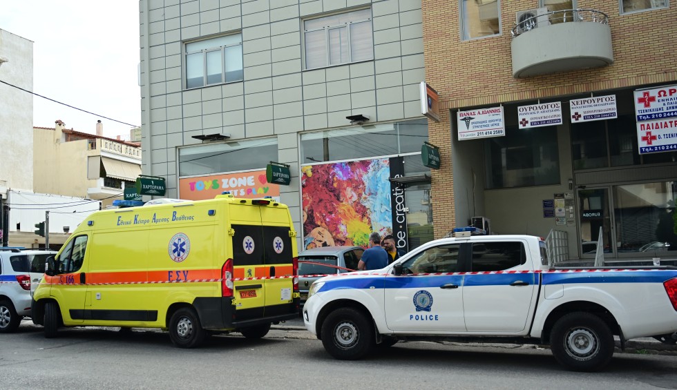 A generic square placeholder image with rounded corners in a figure.