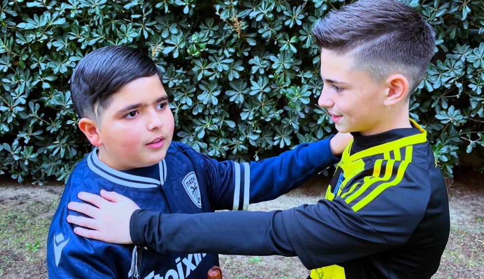 A generic square placeholder image with rounded corners in a figure.