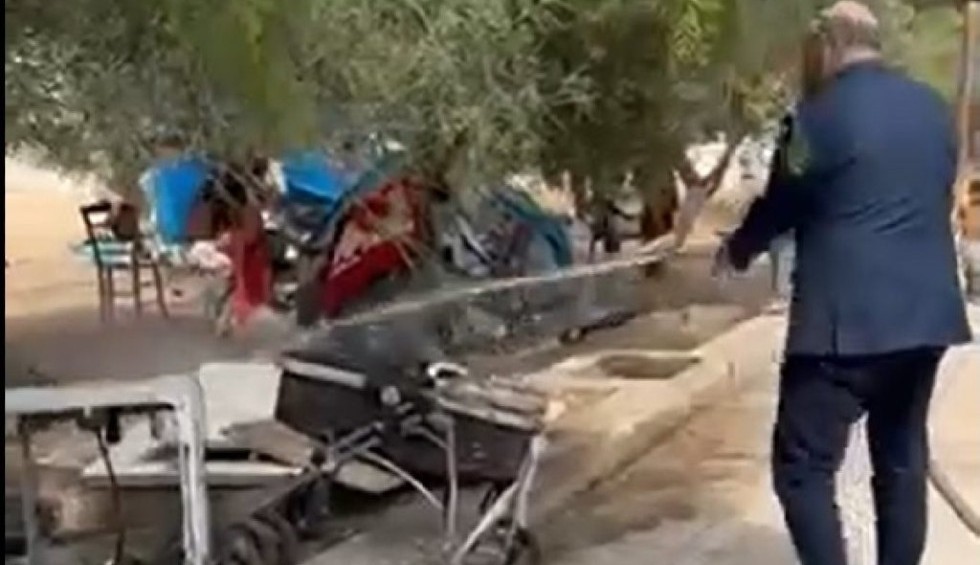 A generic square placeholder image with rounded corners in a figure.