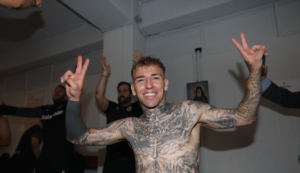 A generic square placeholder image with rounded corners in a figure.