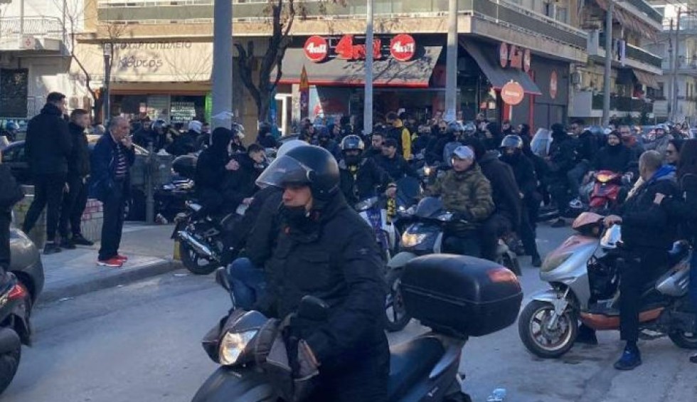 A generic square placeholder image with rounded corners in a figure.