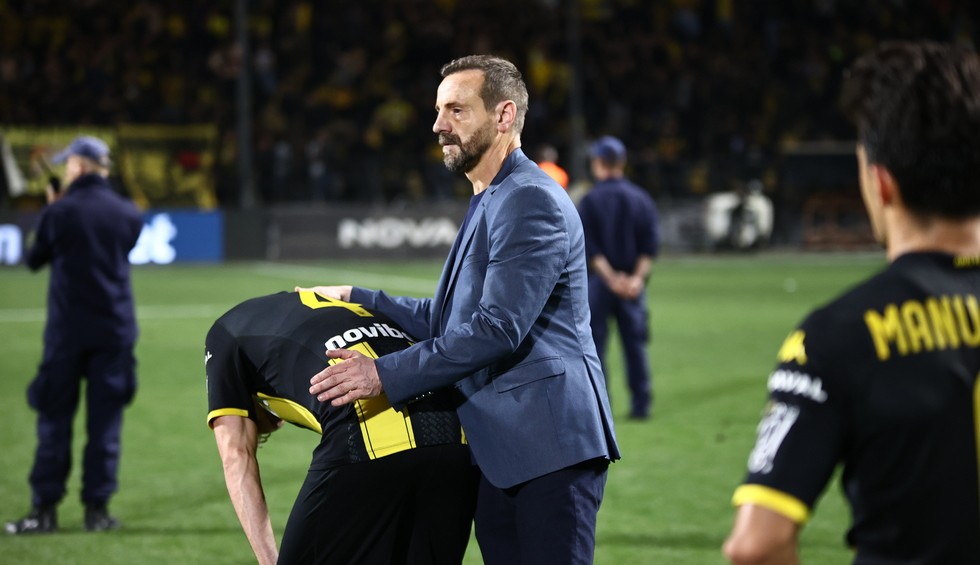 A generic square placeholder image with rounded corners in a figure.