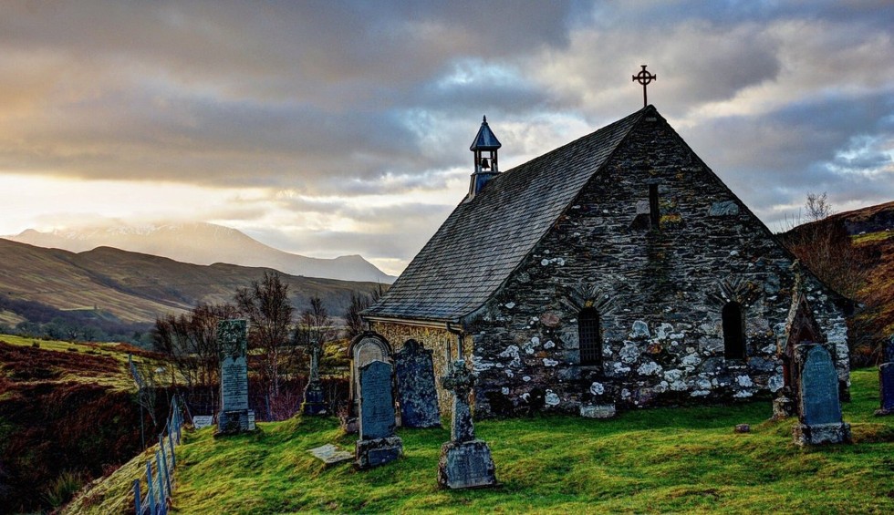 A generic square placeholder image with rounded corners in a figure.