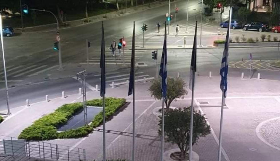 A generic square placeholder image with rounded corners in a figure.