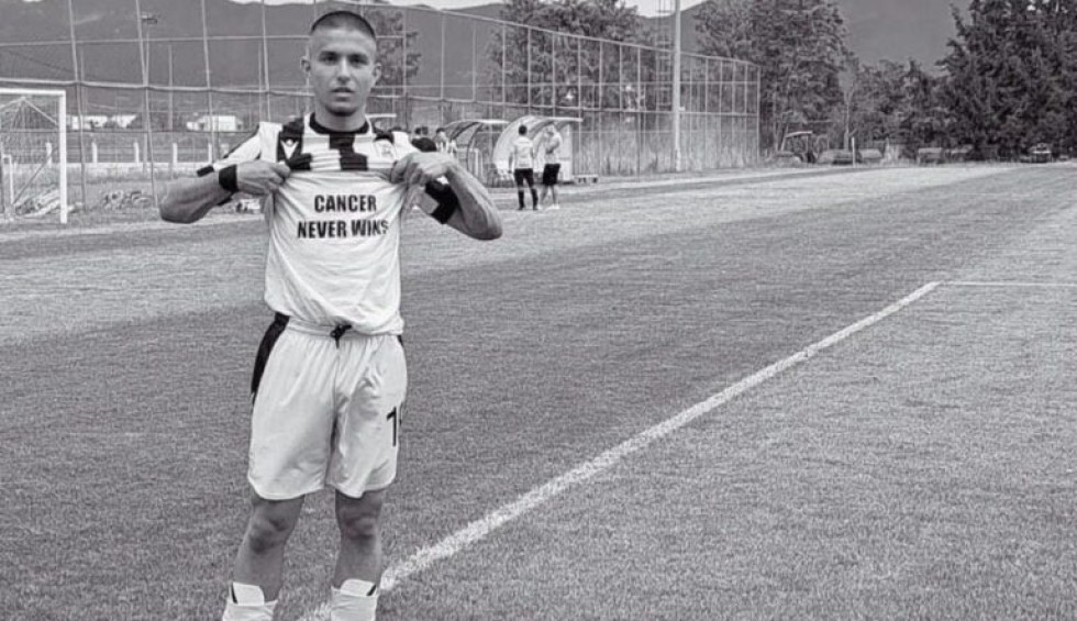 A generic square placeholder image with rounded corners in a figure.