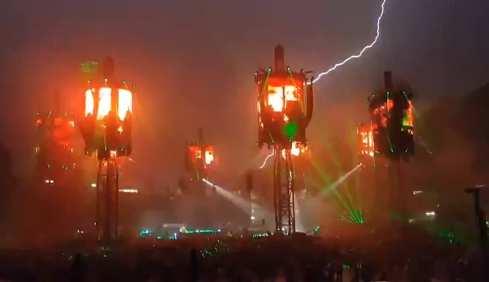 A generic square placeholder image with rounded corners in a figure.