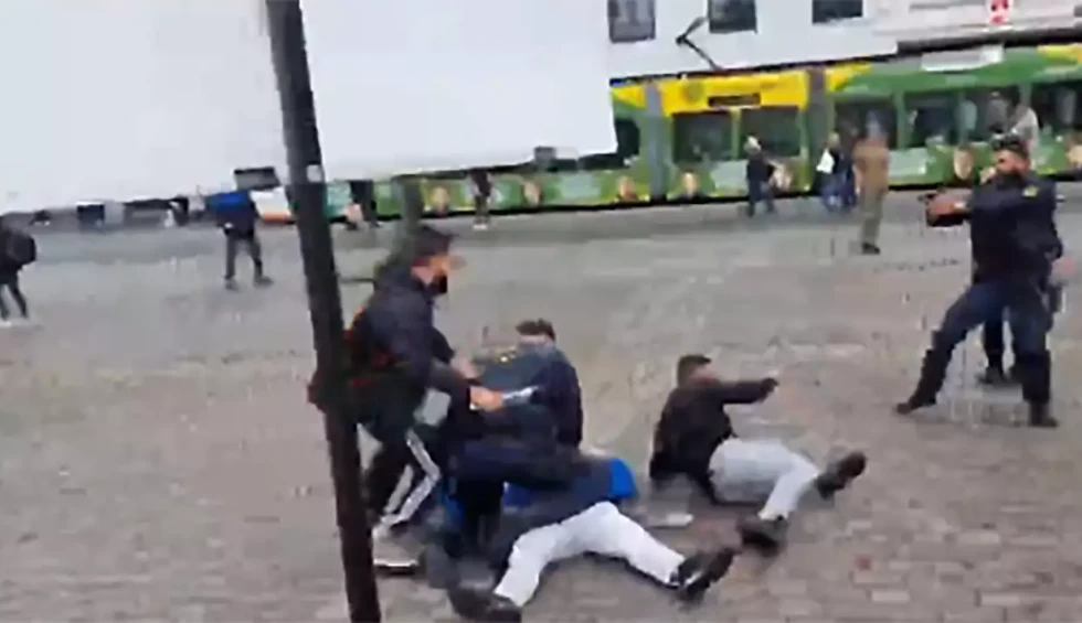 A generic square placeholder image with rounded corners in a figure.