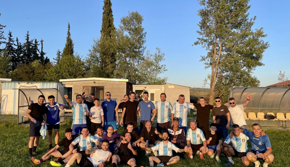 A generic square placeholder image with rounded corners in a figure.