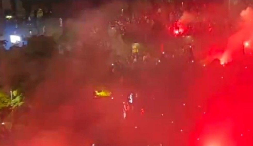 A generic square placeholder image with rounded corners in a figure.