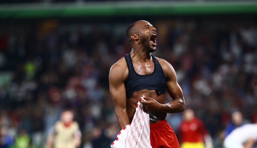 A generic square placeholder image with rounded corners in a figure.