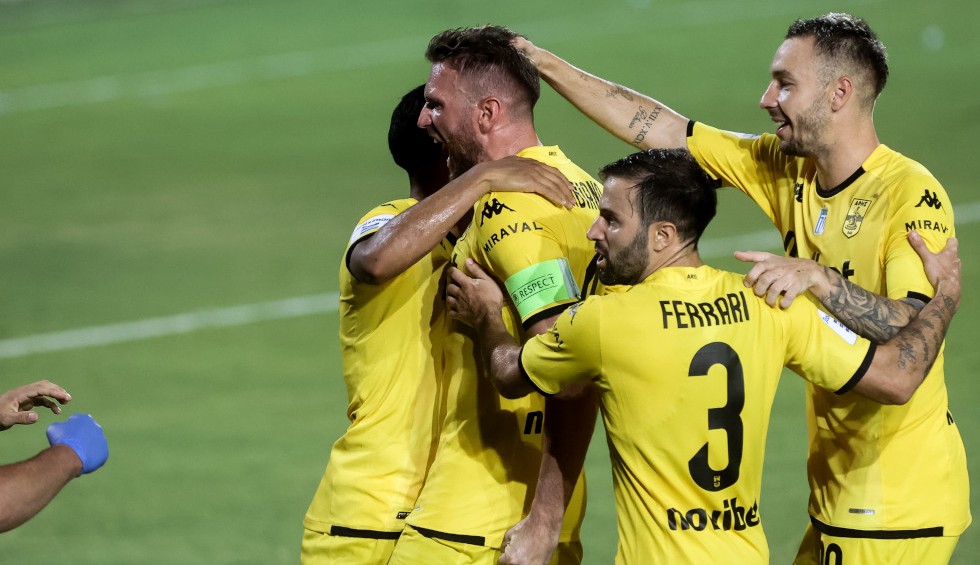 A generic square placeholder image with rounded corners in a figure.