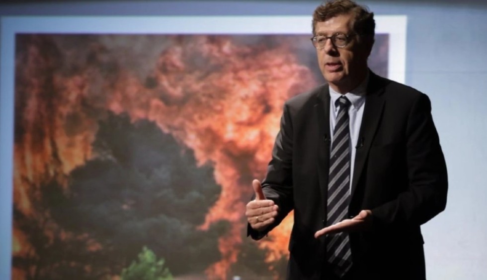 A generic square placeholder image with rounded corners in a figure.