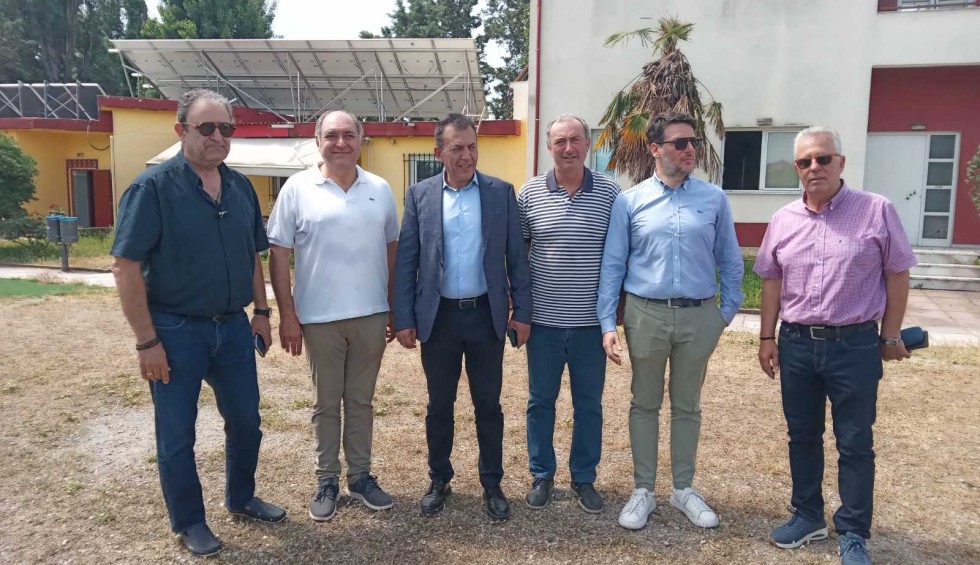 A generic square placeholder image with rounded corners in a figure.