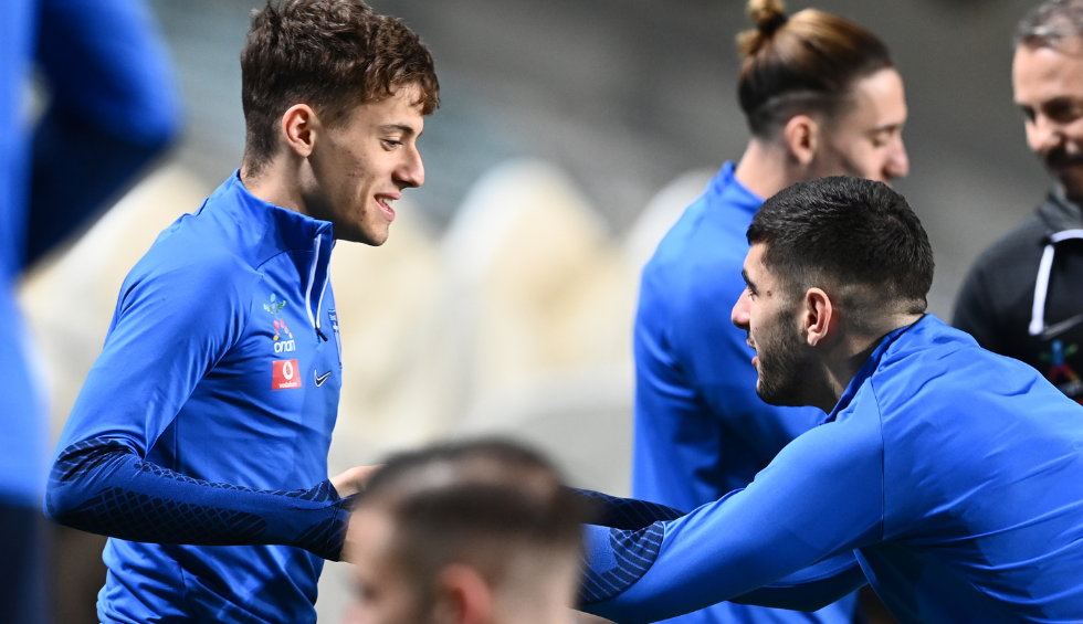 A generic square placeholder image with rounded corners in a figure.