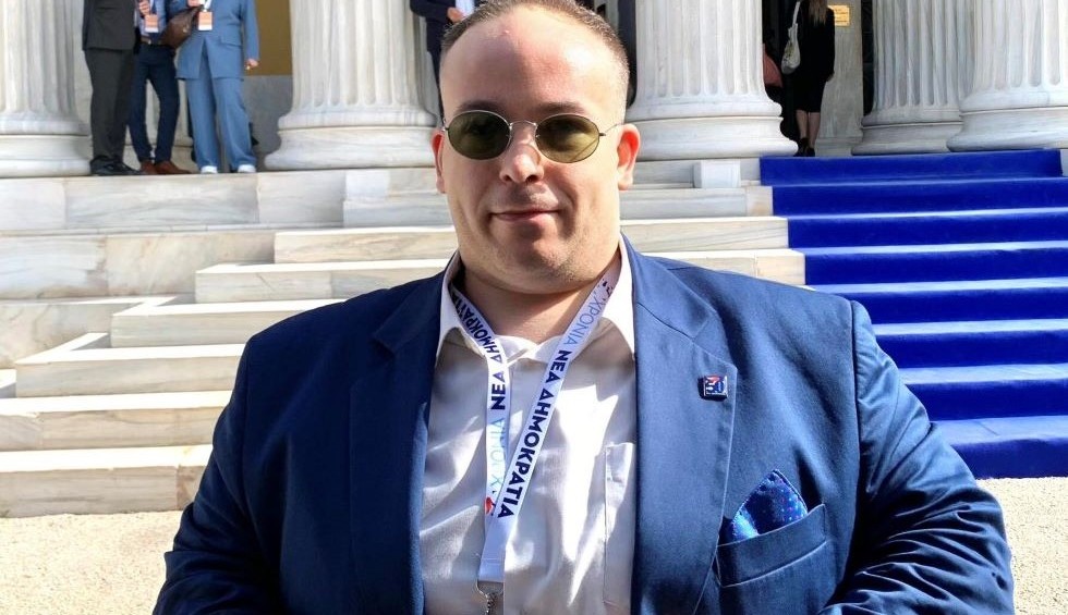 A generic square placeholder image with rounded corners in a figure.