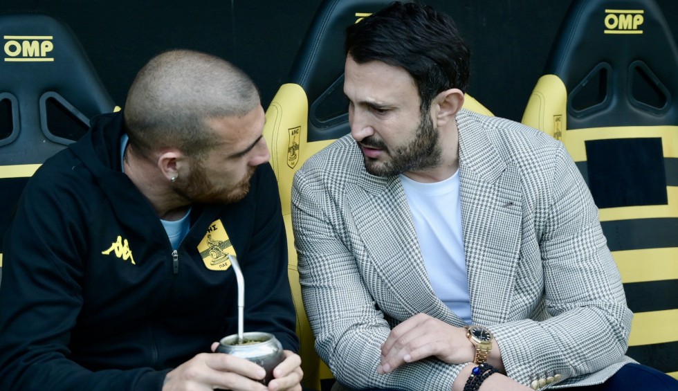 A generic square placeholder image with rounded corners in a figure.