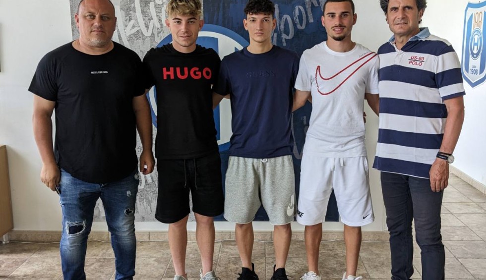 A generic square placeholder image with rounded corners in a figure.