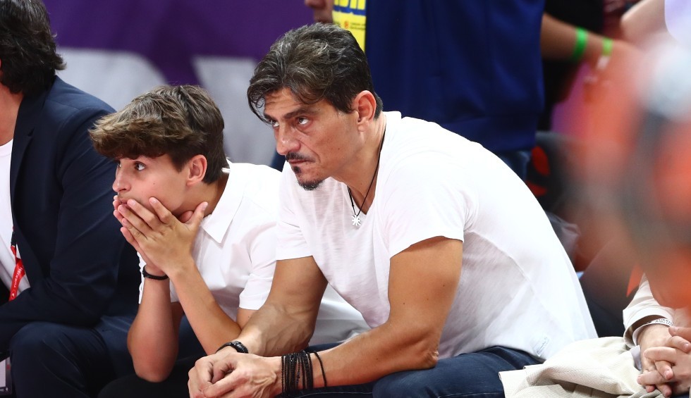 A generic square placeholder image with rounded corners in a figure.