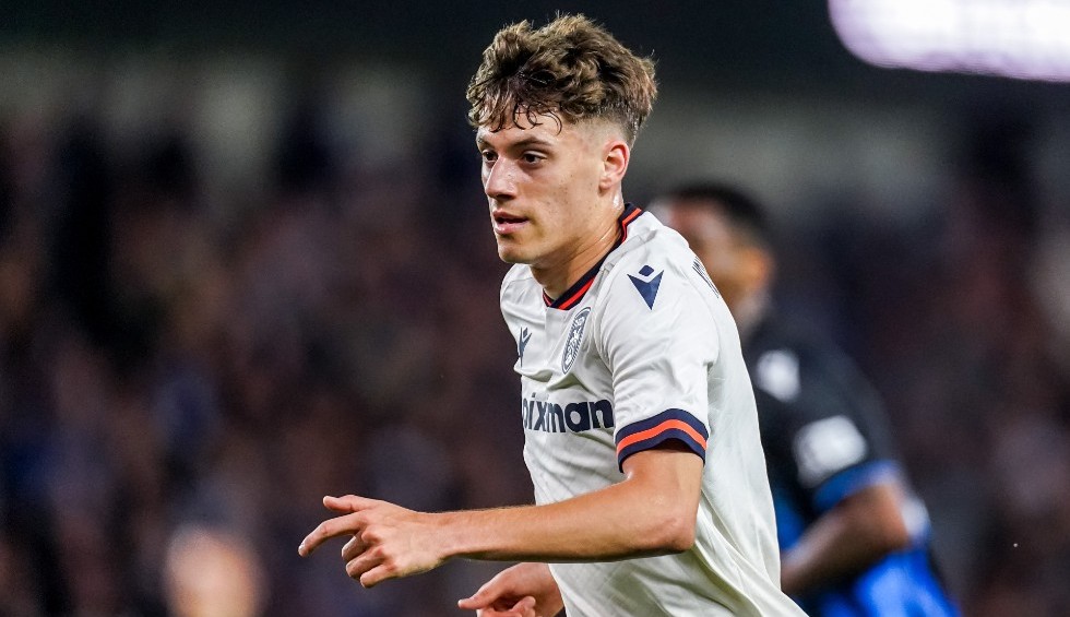 A generic square placeholder image with rounded corners in a figure.