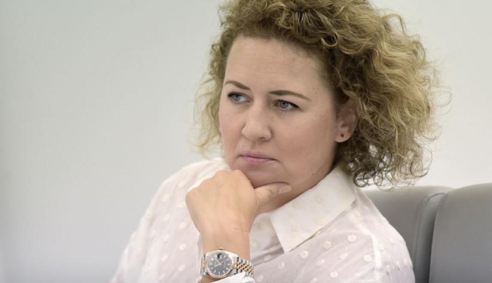 A generic square placeholder image with rounded corners in a figure.