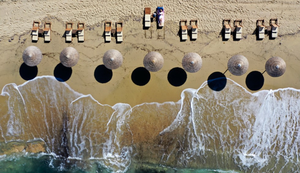 A generic square placeholder image with rounded corners in a figure.