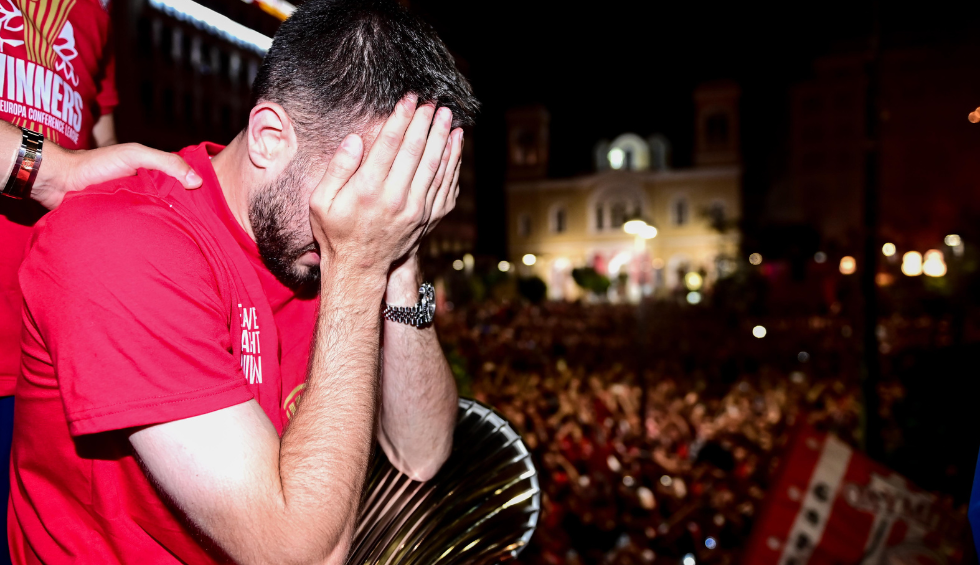 A generic square placeholder image with rounded corners in a figure.