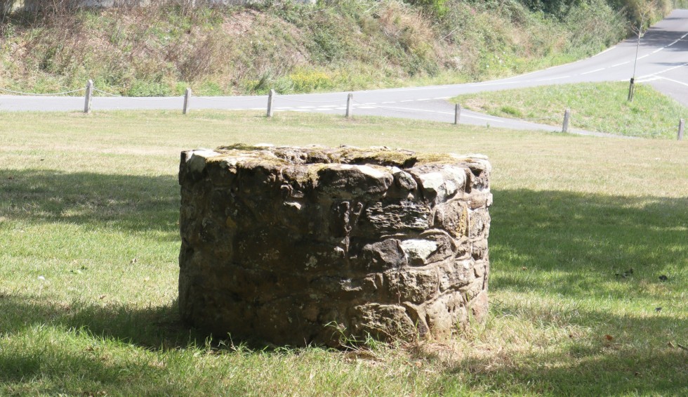 A generic square placeholder image with rounded corners in a figure.