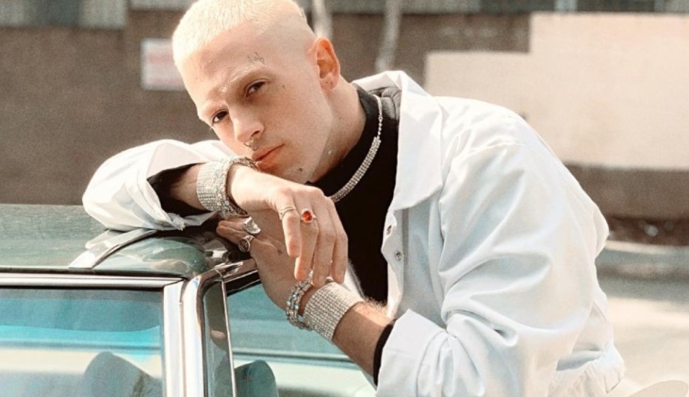 A generic square placeholder image with rounded corners in a figure.