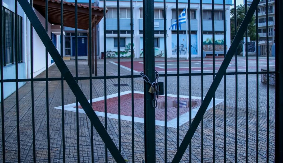 A generic square placeholder image with rounded corners in a figure.