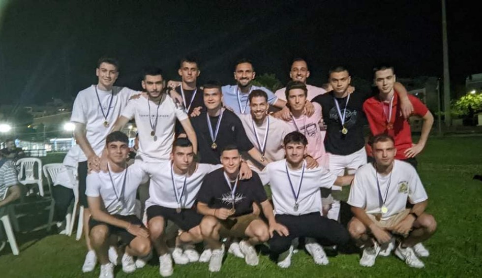 A generic square placeholder image with rounded corners in a figure.