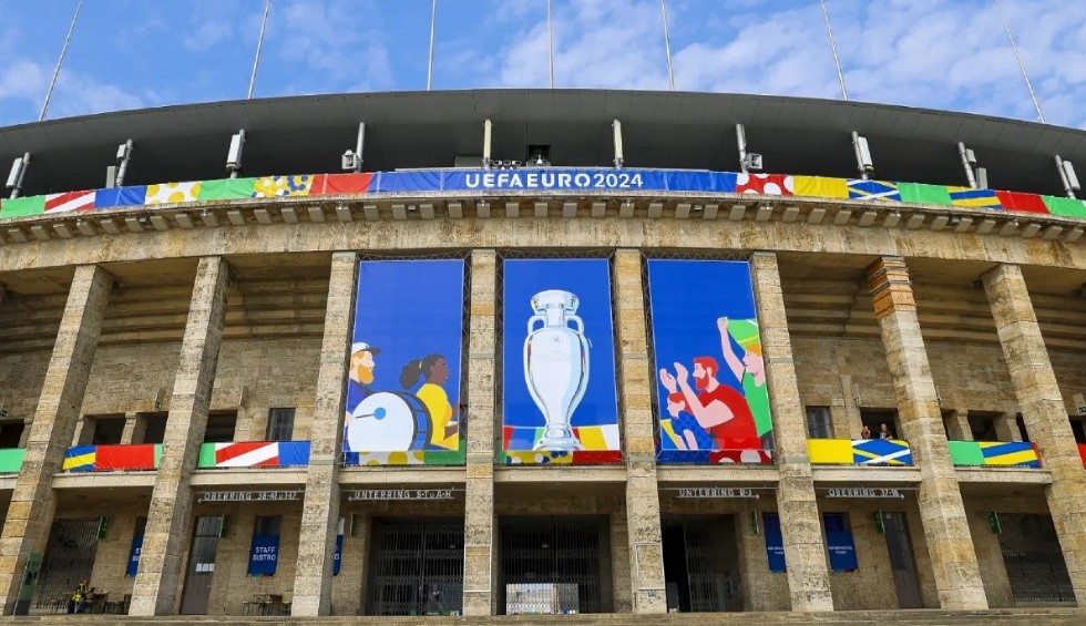 A generic square placeholder image with rounded corners in a figure.