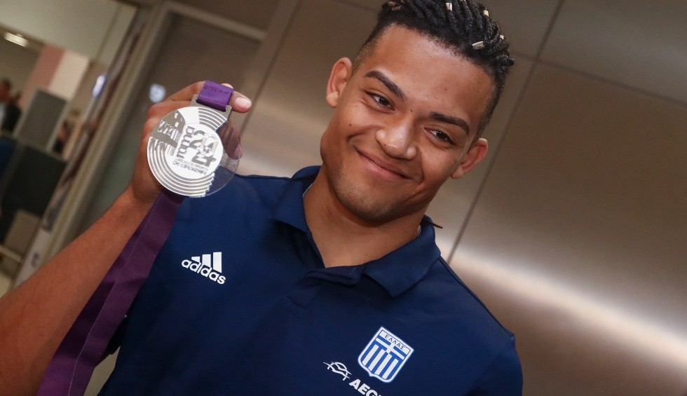 A generic square placeholder image with rounded corners in a figure.