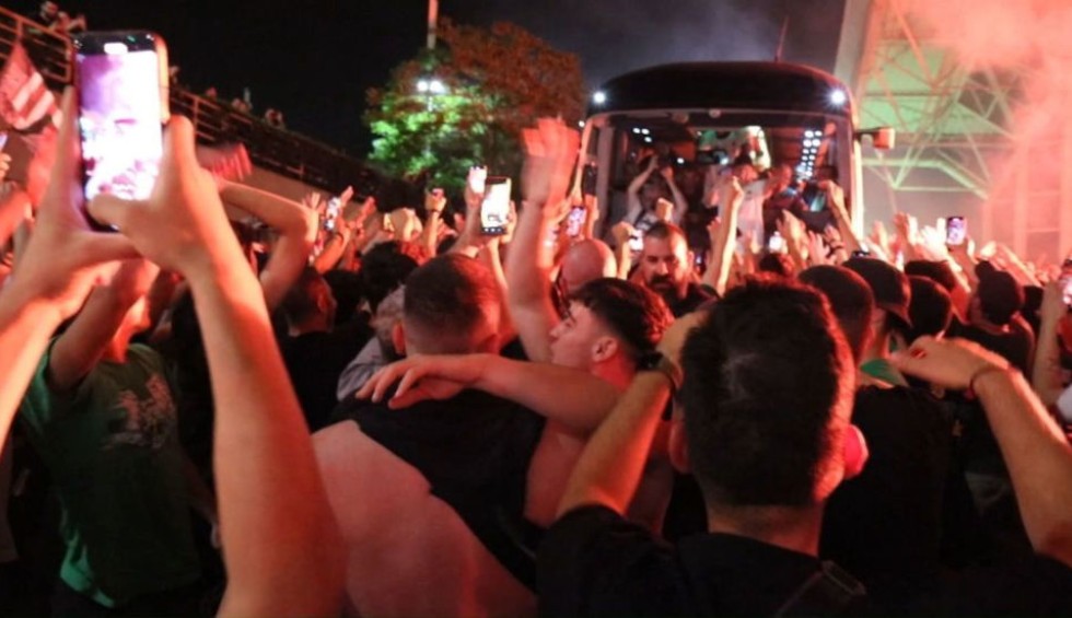 A generic square placeholder image with rounded corners in a figure.