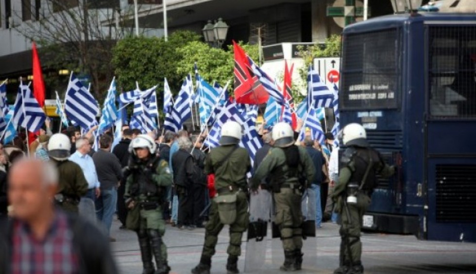 A generic square placeholder image with rounded corners in a figure.