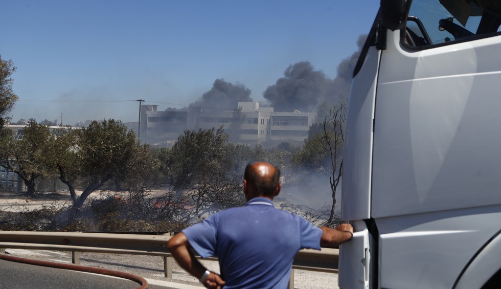 A generic square placeholder image with rounded corners in a figure.