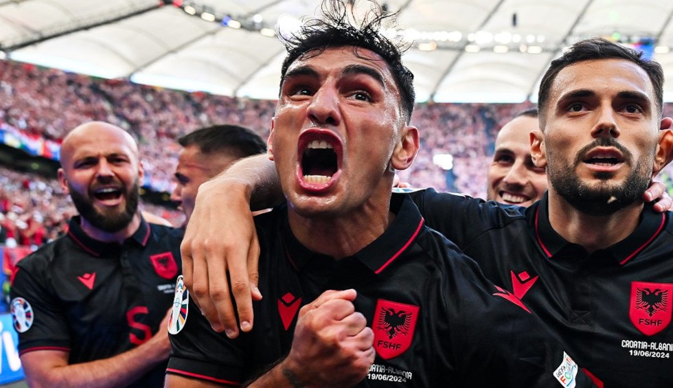 A generic square placeholder image with rounded corners in a figure.