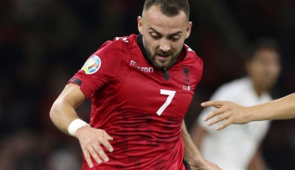 A generic square placeholder image with rounded corners in a figure.