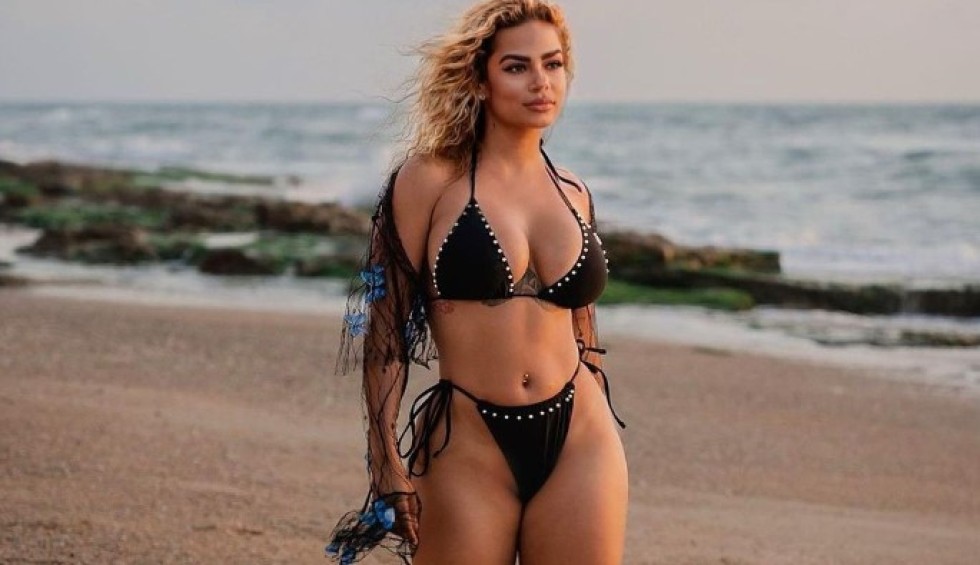 A generic square placeholder image with rounded corners in a figure.