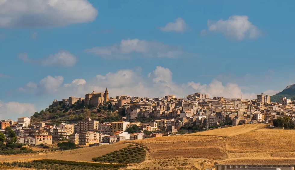 A generic square placeholder image with rounded corners in a figure.