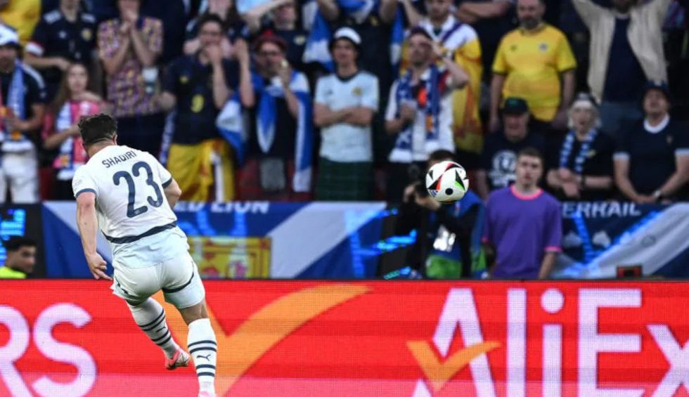 A generic square placeholder image with rounded corners in a figure.