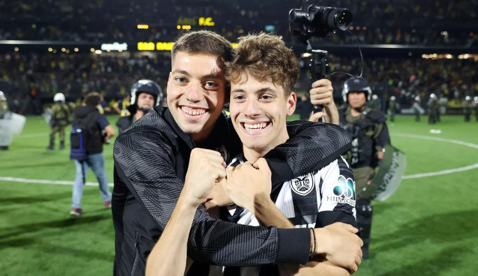 A generic square placeholder image with rounded corners in a figure.