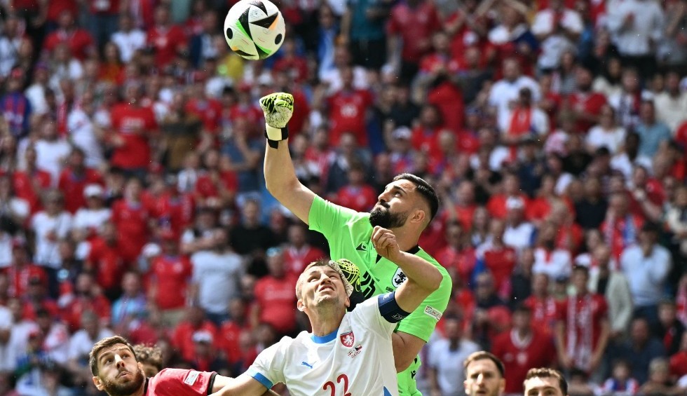 A generic square placeholder image with rounded corners in a figure.