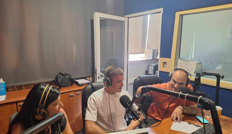 A generic square placeholder image with rounded corners in a figure.