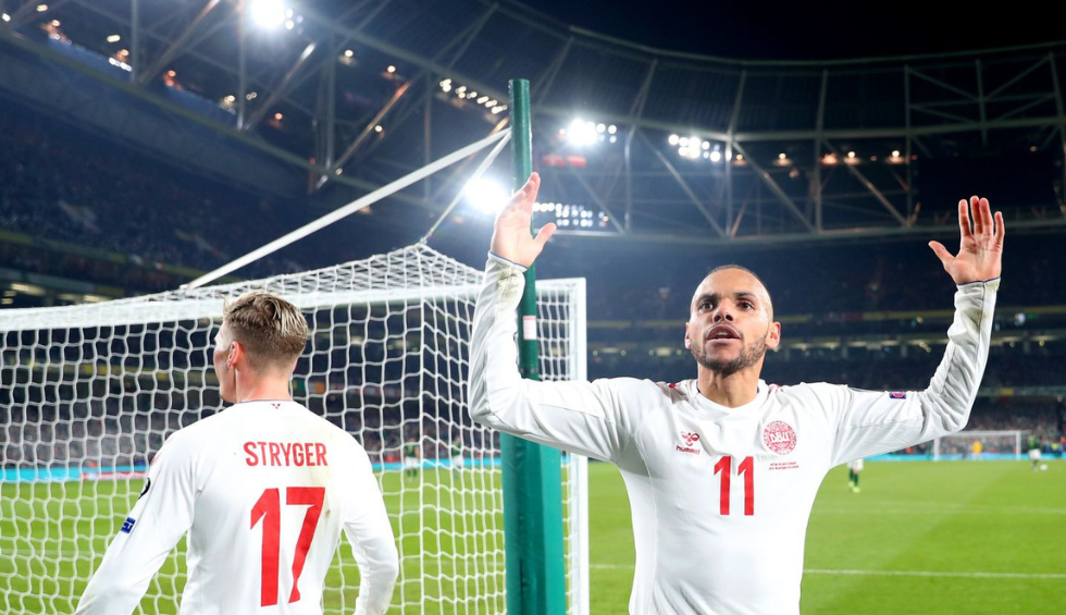 A generic square placeholder image with rounded corners in a figure.