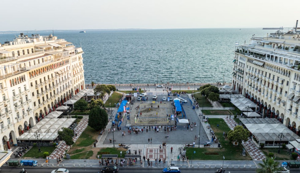 A generic square placeholder image with rounded corners in a figure.