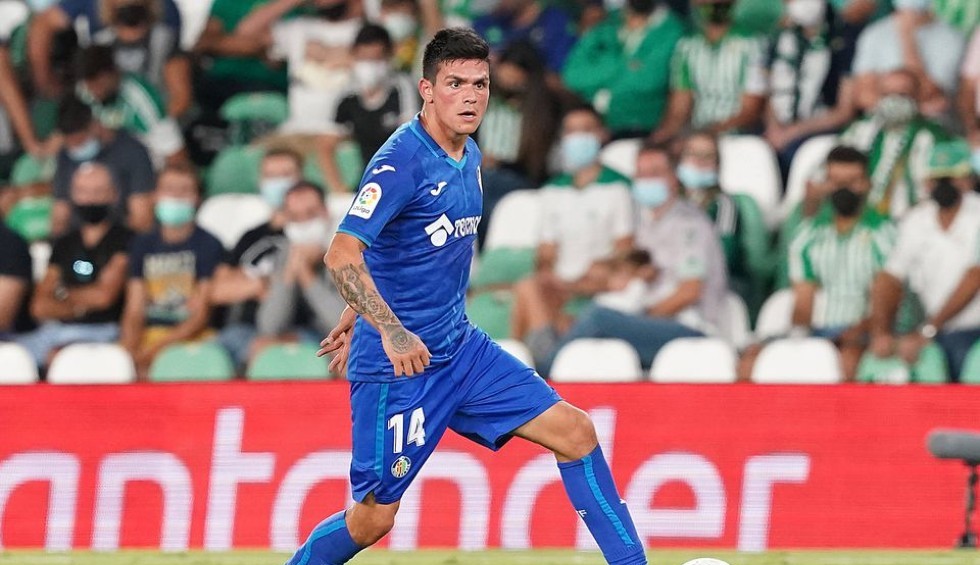 A generic square placeholder image with rounded corners in a figure.