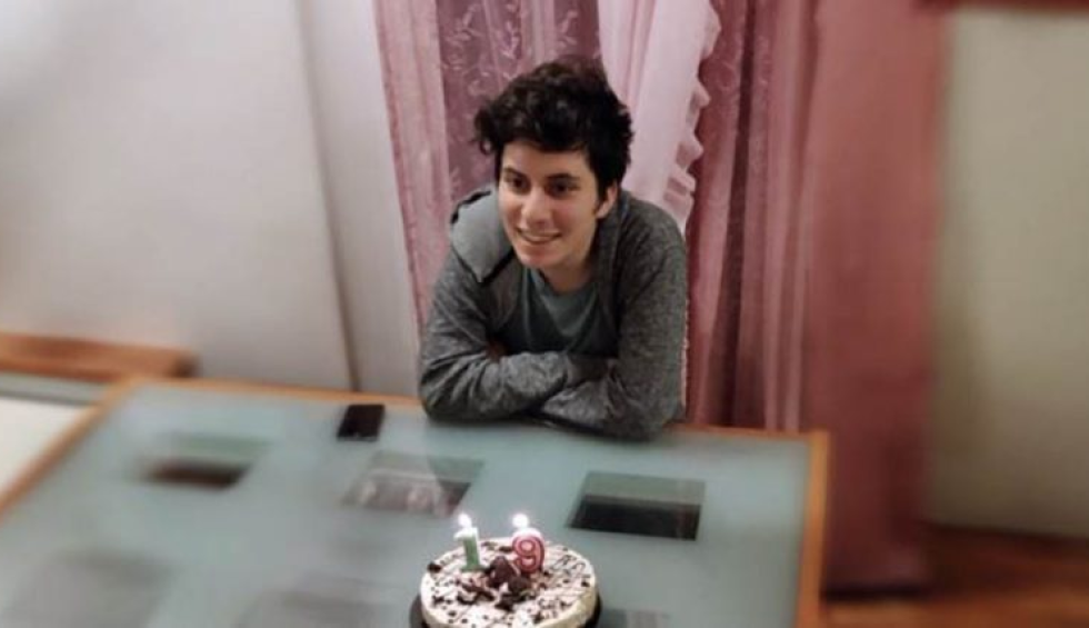 A generic square placeholder image with rounded corners in a figure.