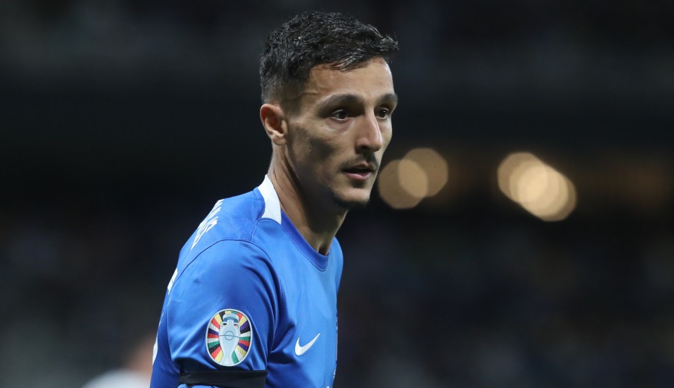 A generic square placeholder image with rounded corners in a figure.