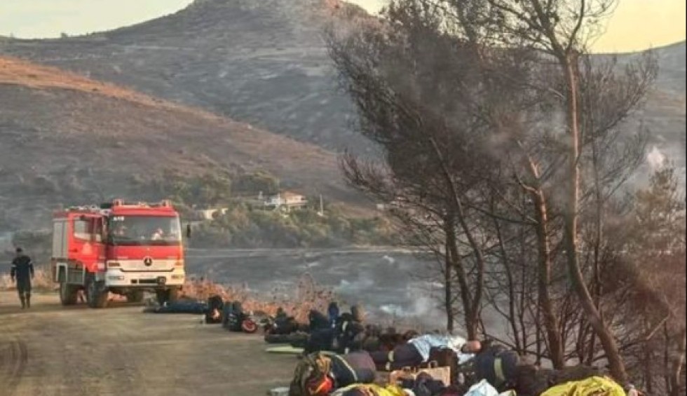 A generic square placeholder image with rounded corners in a figure.